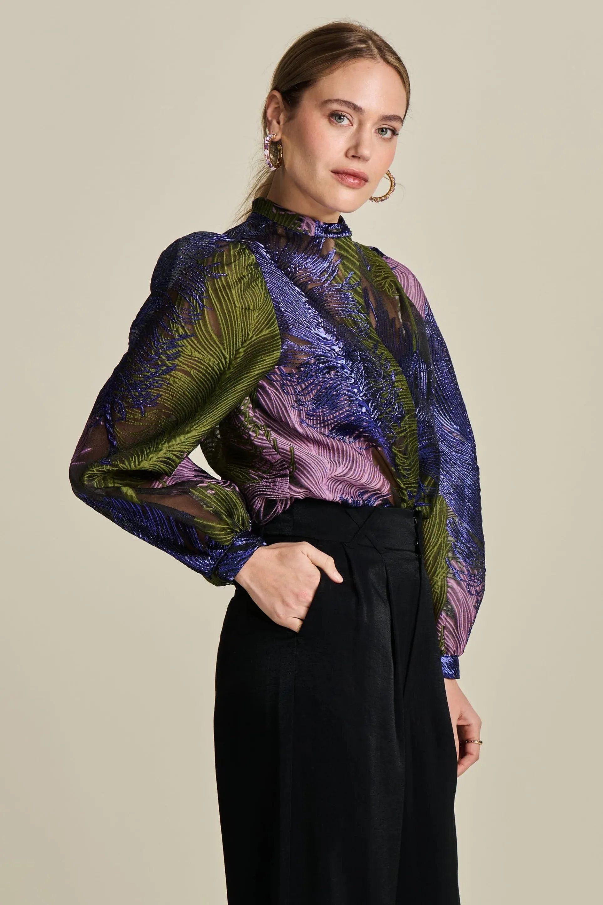 BLOUSE Festive Feathers